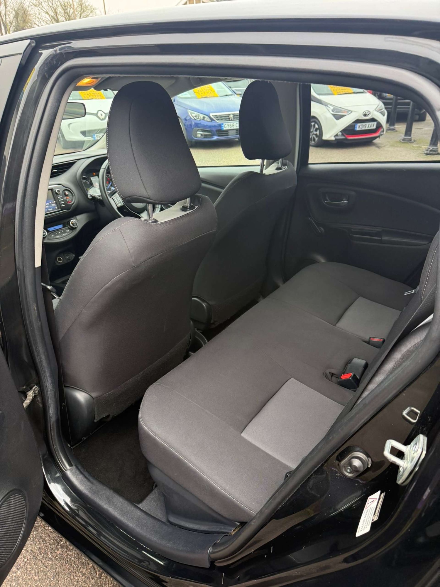 Used Toyota Yaris 2018 for sale - 77364271: Photo 12