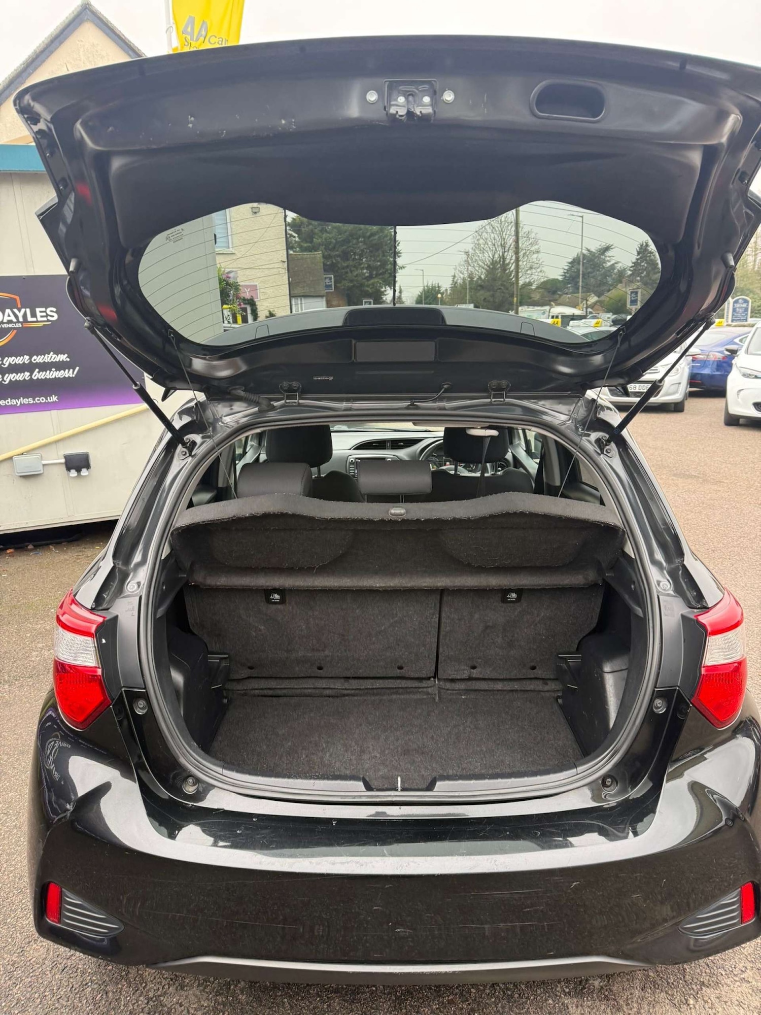 Used Toyota Yaris 2018 for sale - 77364271: Photo 5