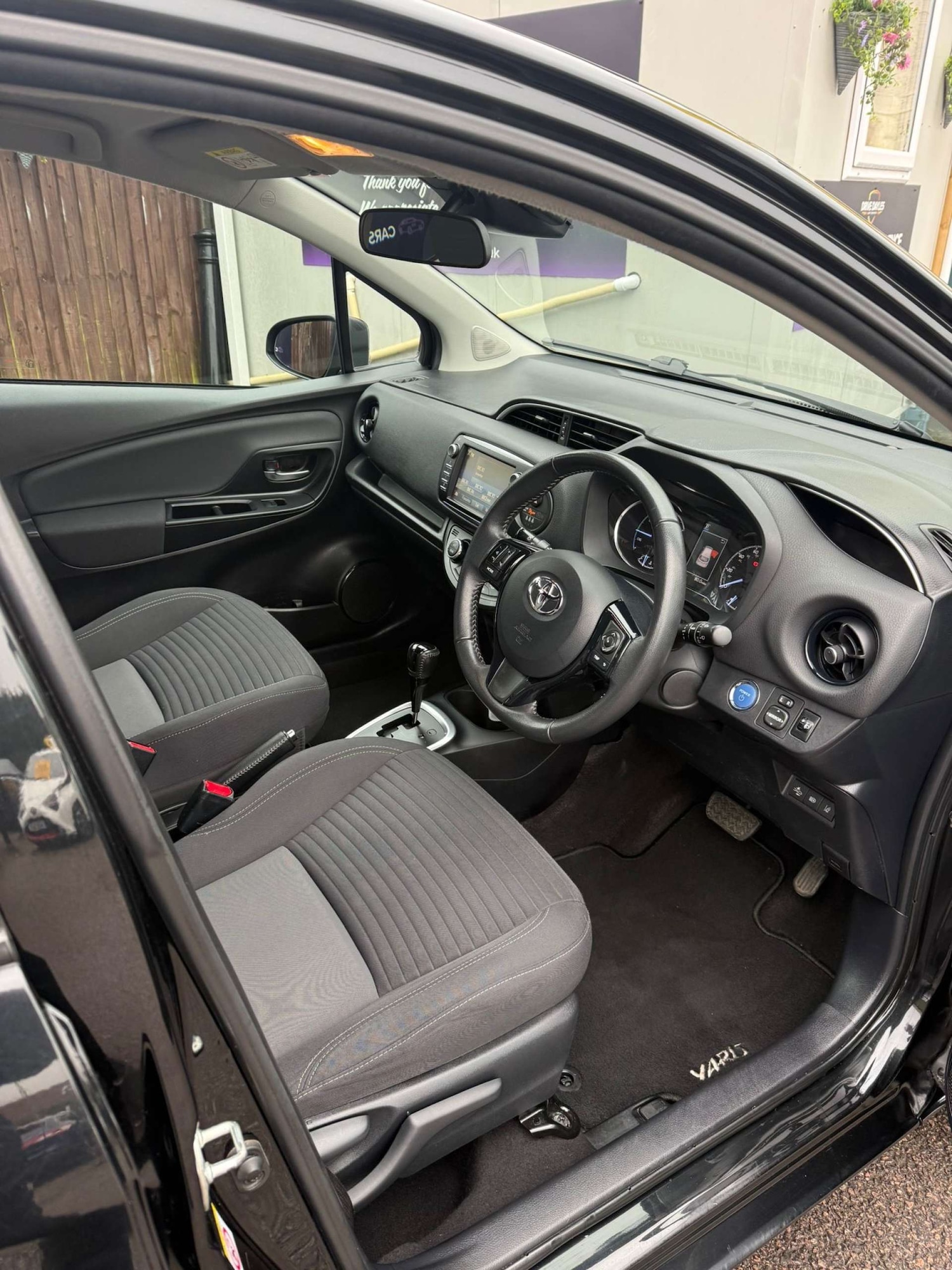 Used Toyota Yaris 2018 for sale - 77364271: Photo 9