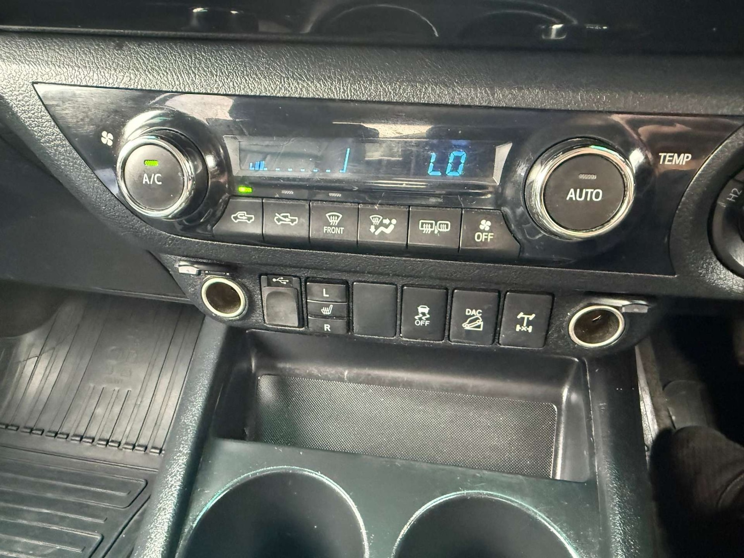 Used Toyota Hilux 2016 for sale - 78182054: Photo 19