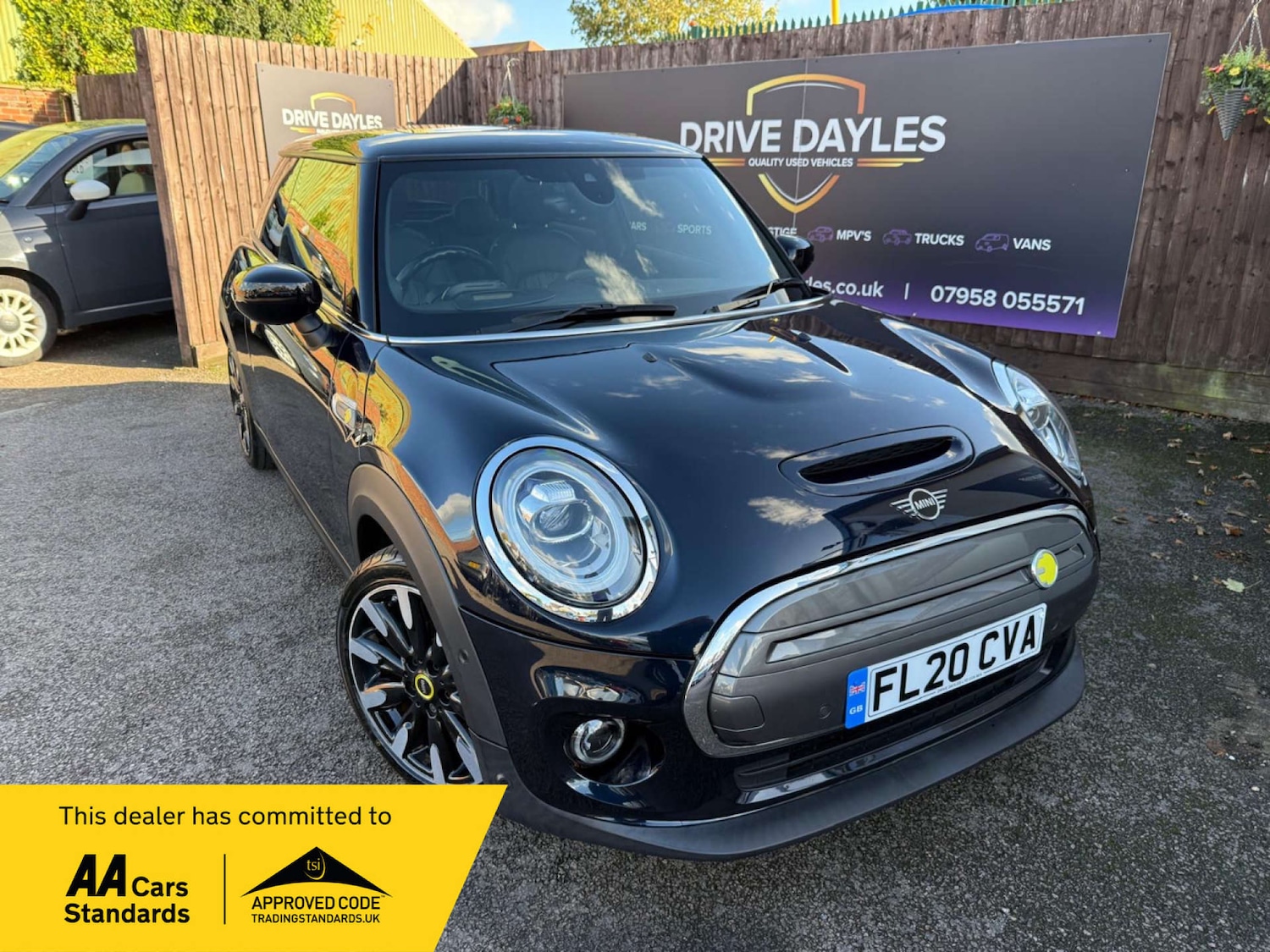 Used MINI Hatch 2020 for sale - 76437900: Photo 1