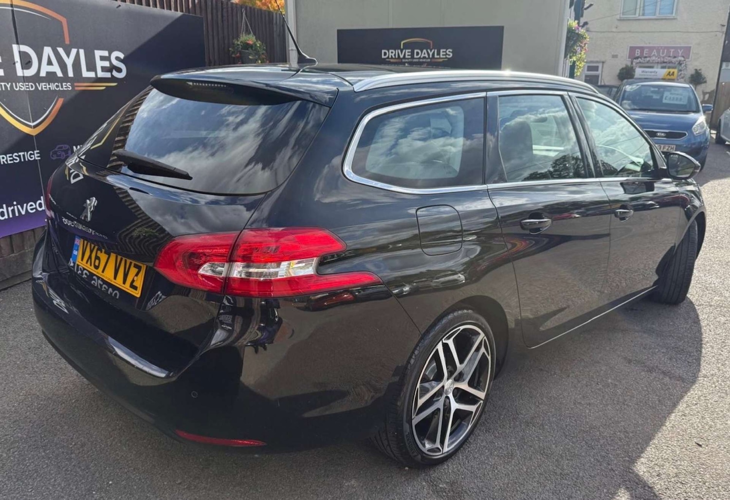 Used Peugeot 308 2017 for sale - 76601195: Photo 2