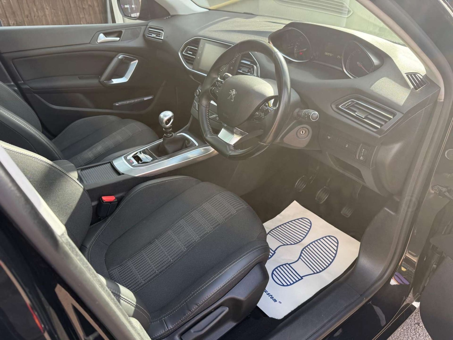 Used Peugeot 308 2017 for sale - 76601195: Photo 5