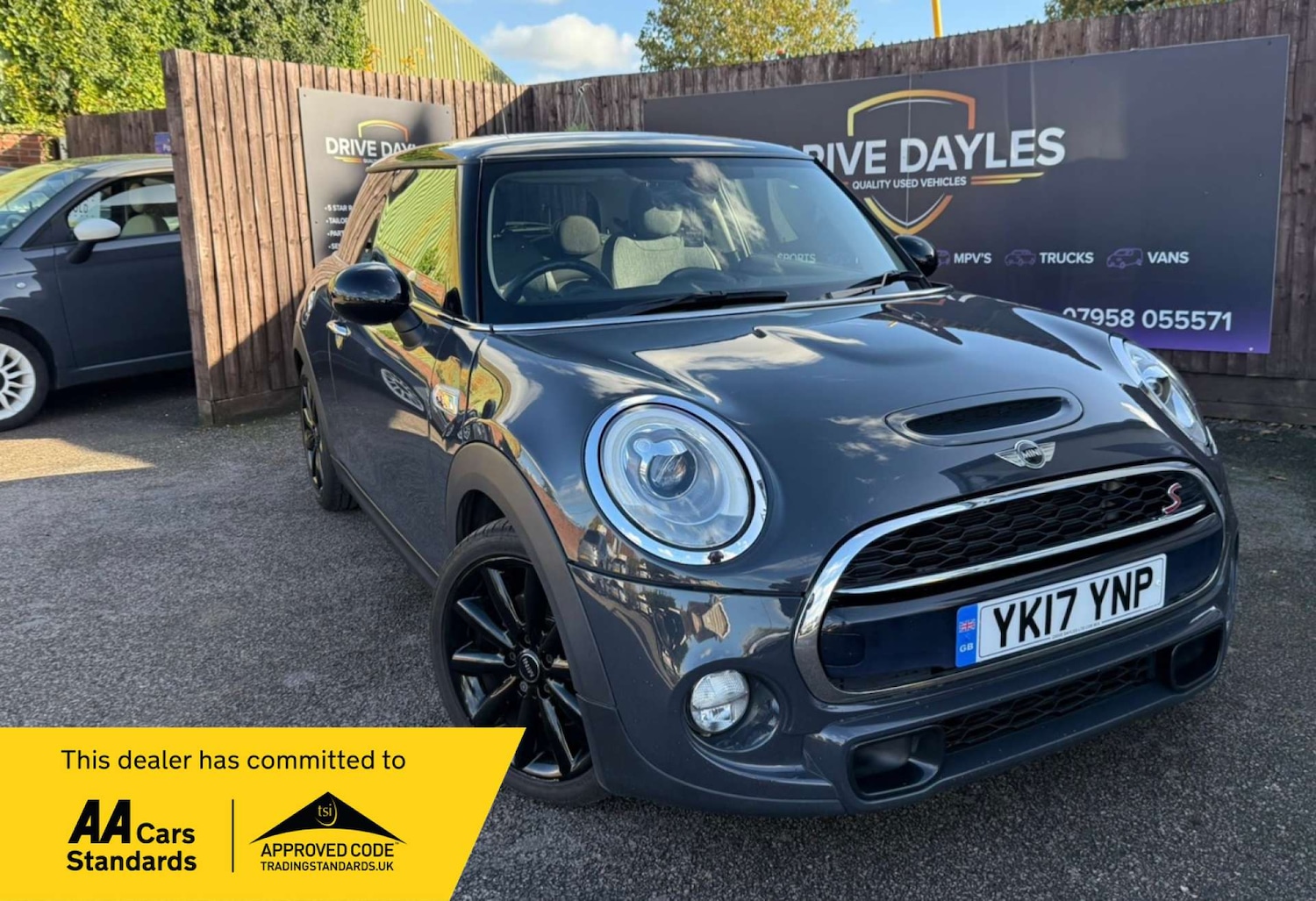 Used MINI Hatch 2017 for sale - 76437907: Photo 1