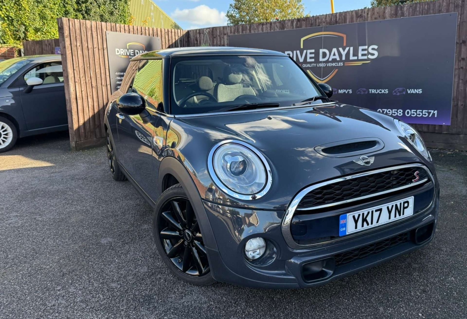Used MINI Hatch 2017 for sale - 76437907: Photo 2