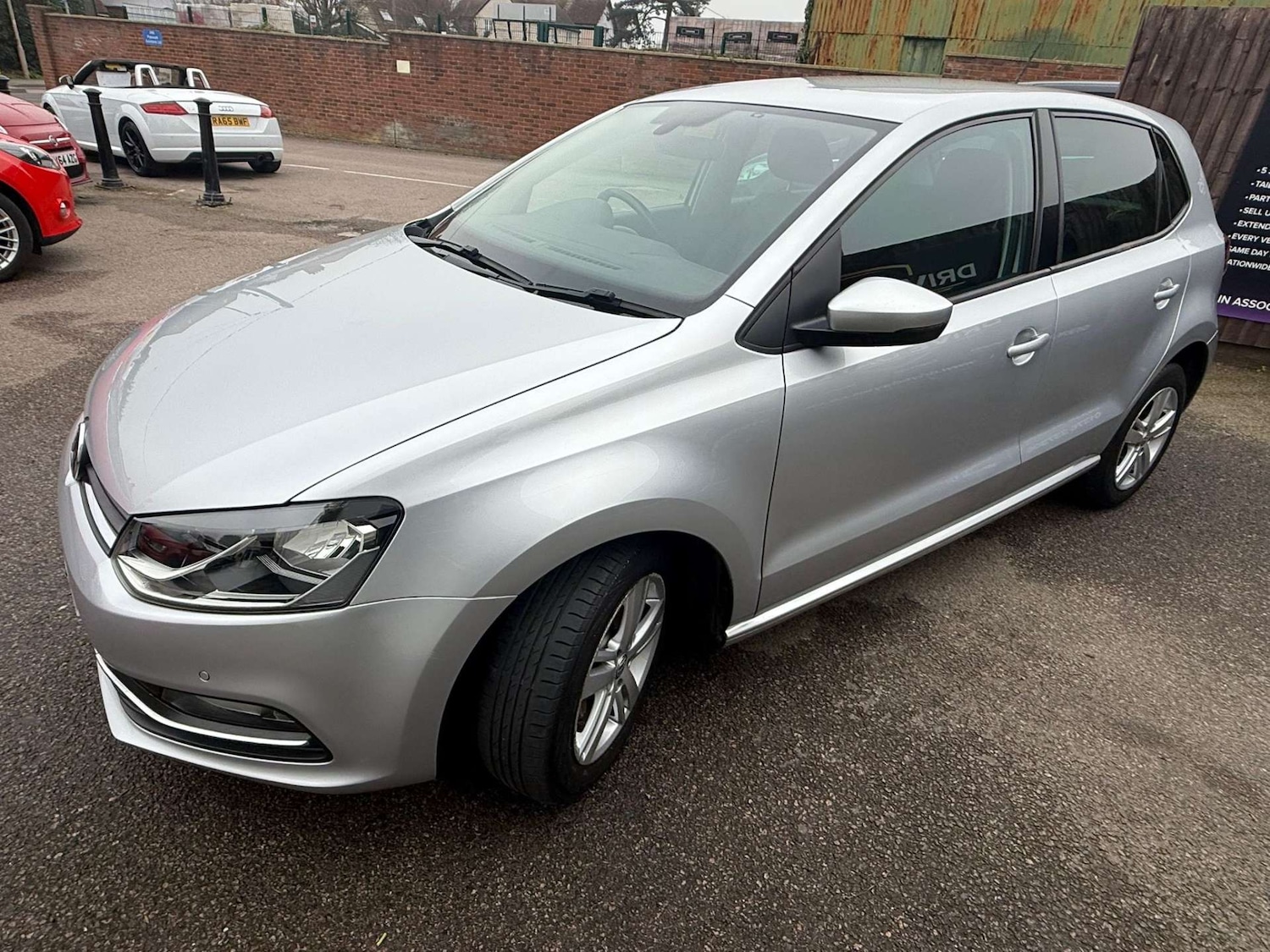 Used Volkswagen Polo 2017 for sale - 77778112: Photo 4