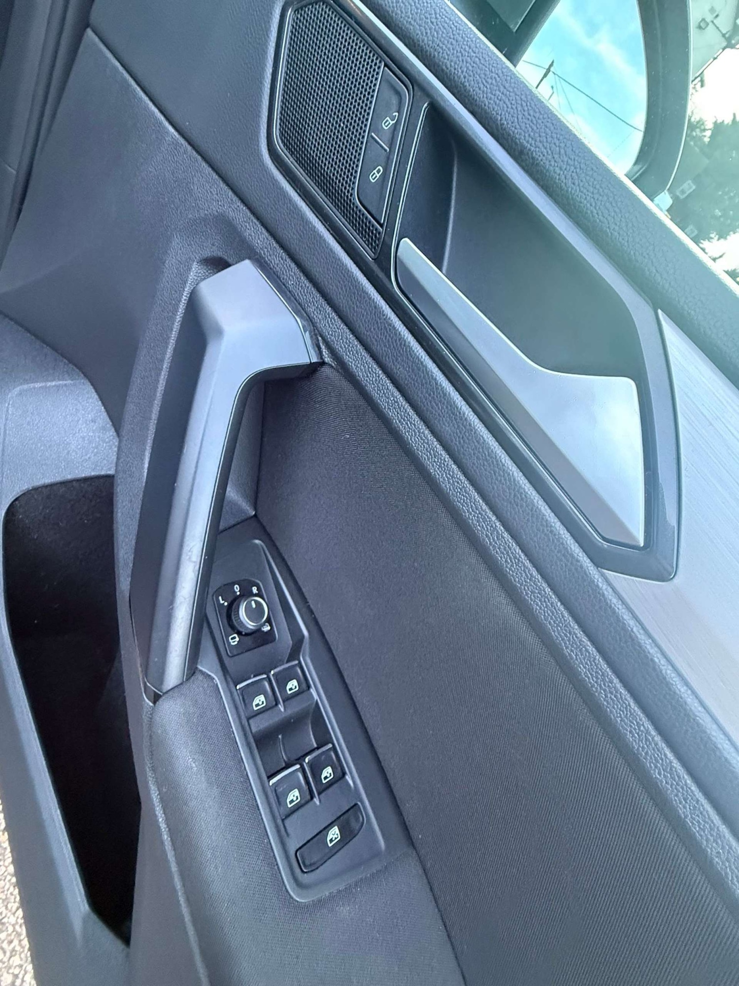 Used Volkswagen Tiguan 2017 for sale - 77383384: Photo 24