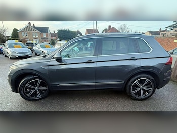 Used Volkswagen Tiguan 2017 for sale - 77383384: Photo