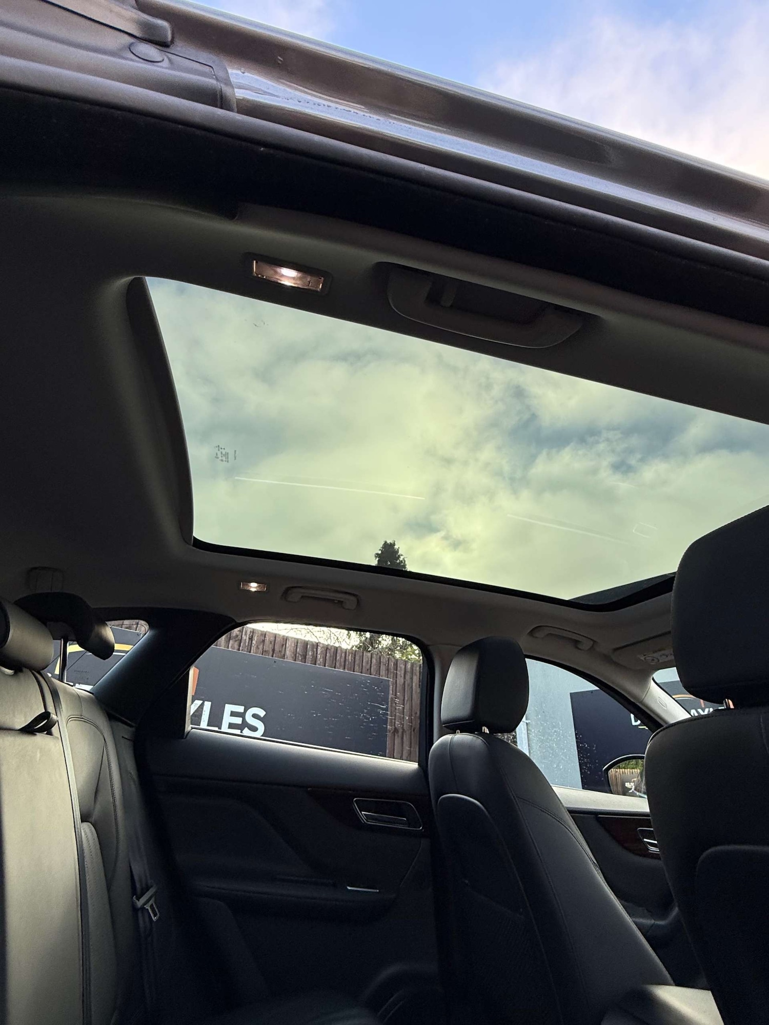 Used Jaguar F-Pace 2017 for sale - 76651425: Photo 2