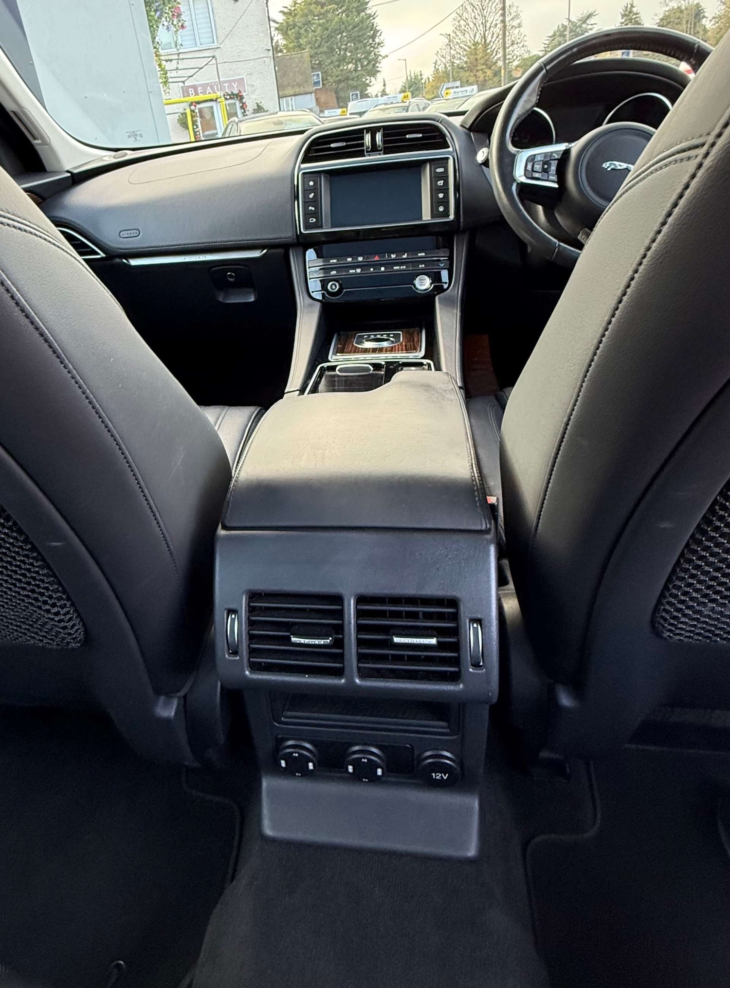 Used Jaguar F-Pace 2017 for sale - 76651425: Photo 4