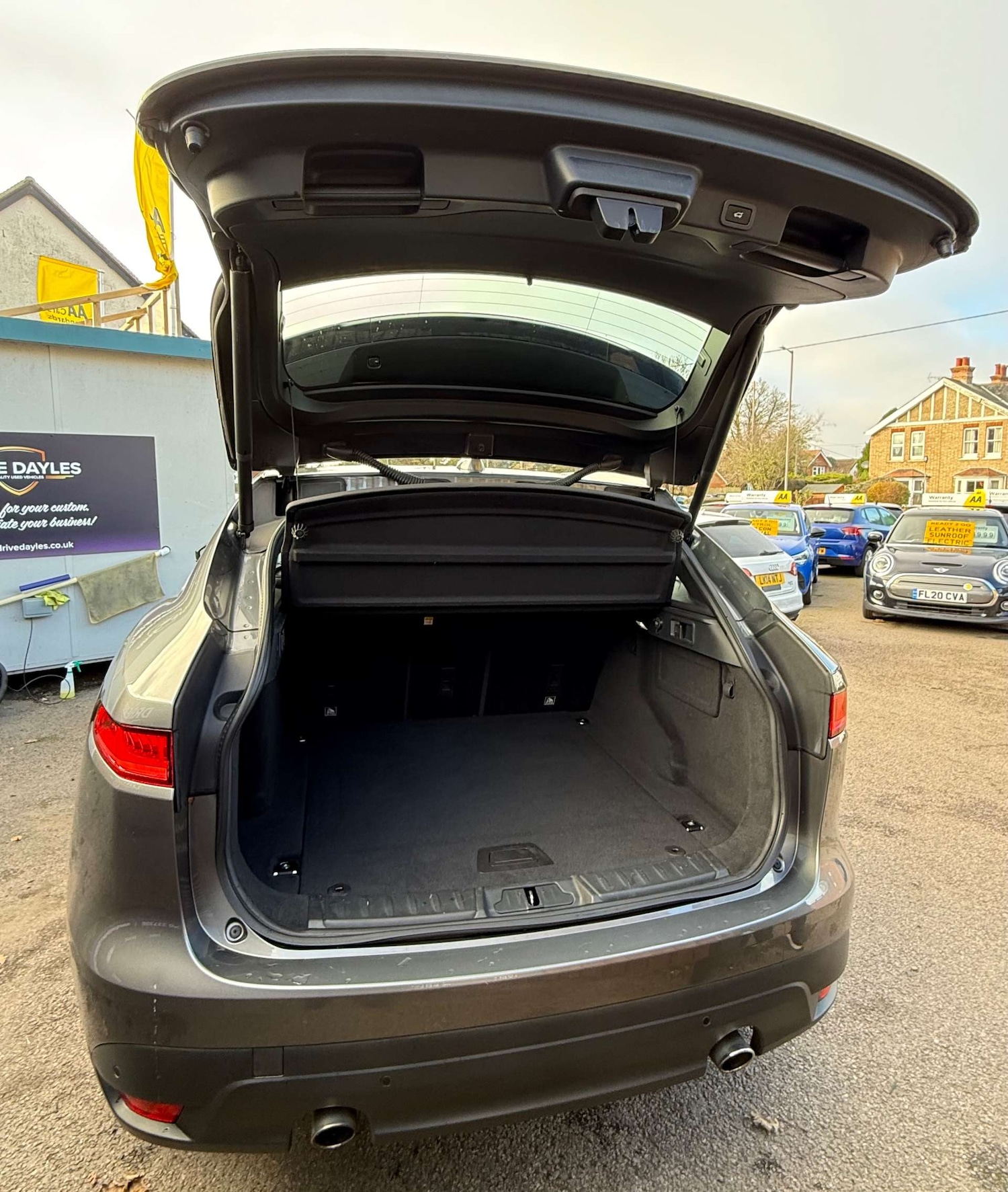 Used Jaguar F-Pace 2017 for sale - 76651425: Photo 7