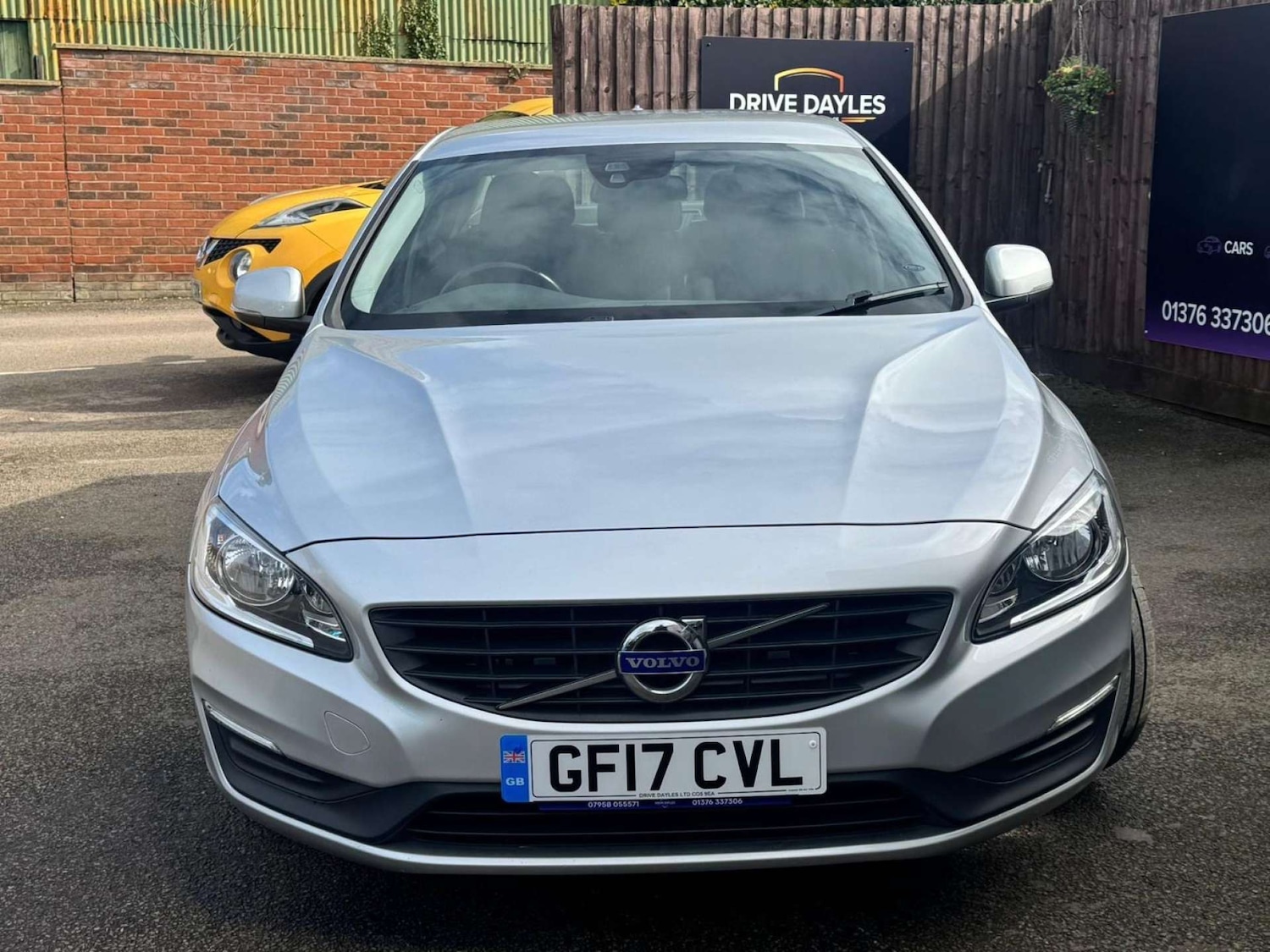 Used Volvo S60 2017 for sale - 77975413: Photo 2