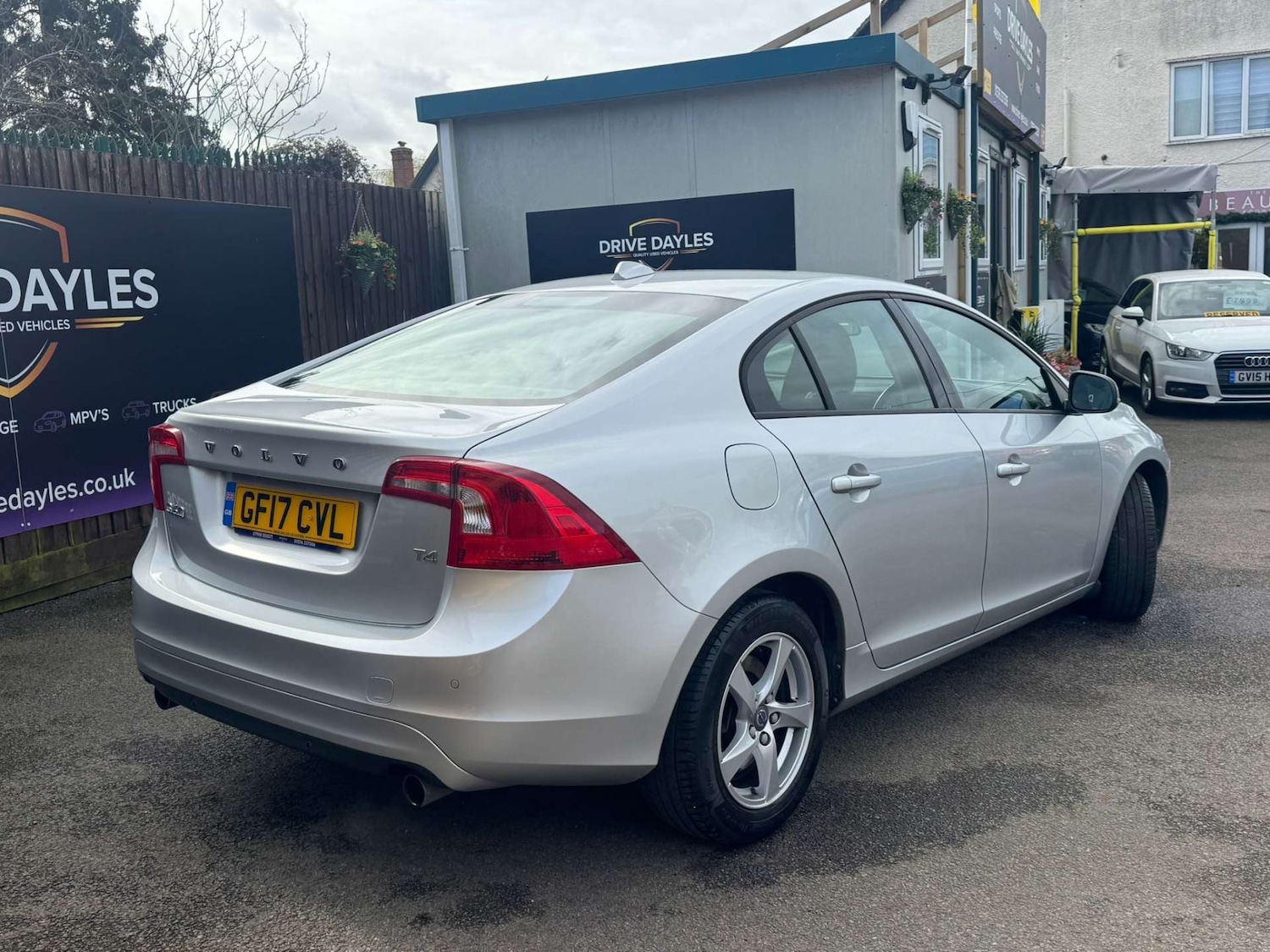 Used Volvo S60 2017 for sale - 77975413: Photo 3