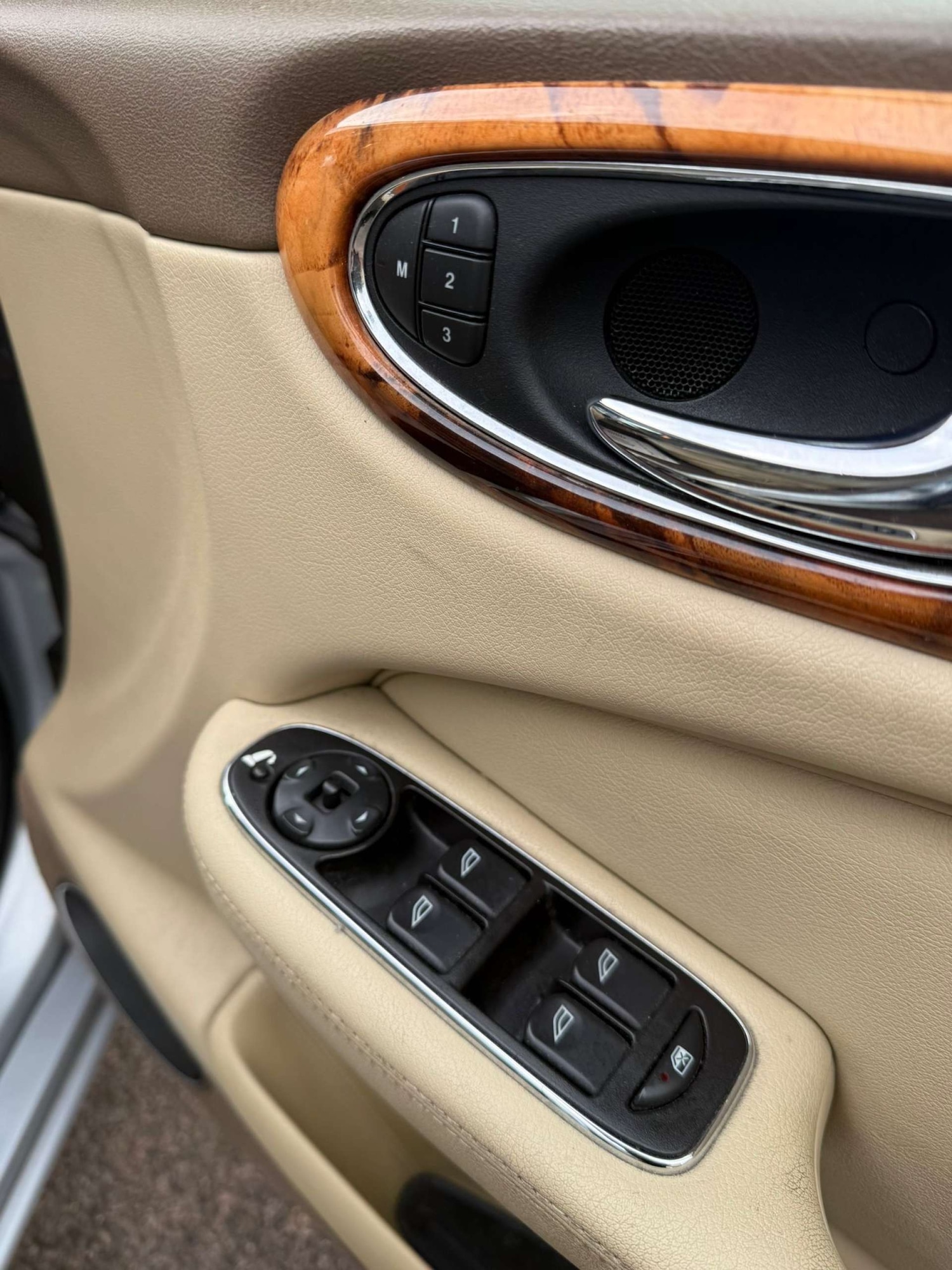 Used Jaguar XKR 2019 for sale - 78064296: Photo 13