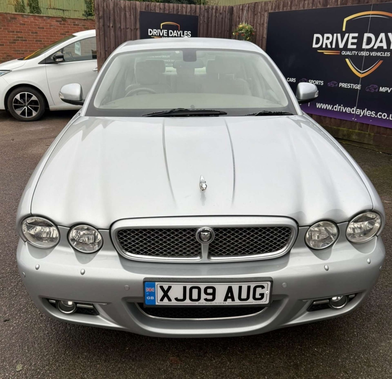 Used Jaguar XKR 2019 for sale - 78064296: Photo 2