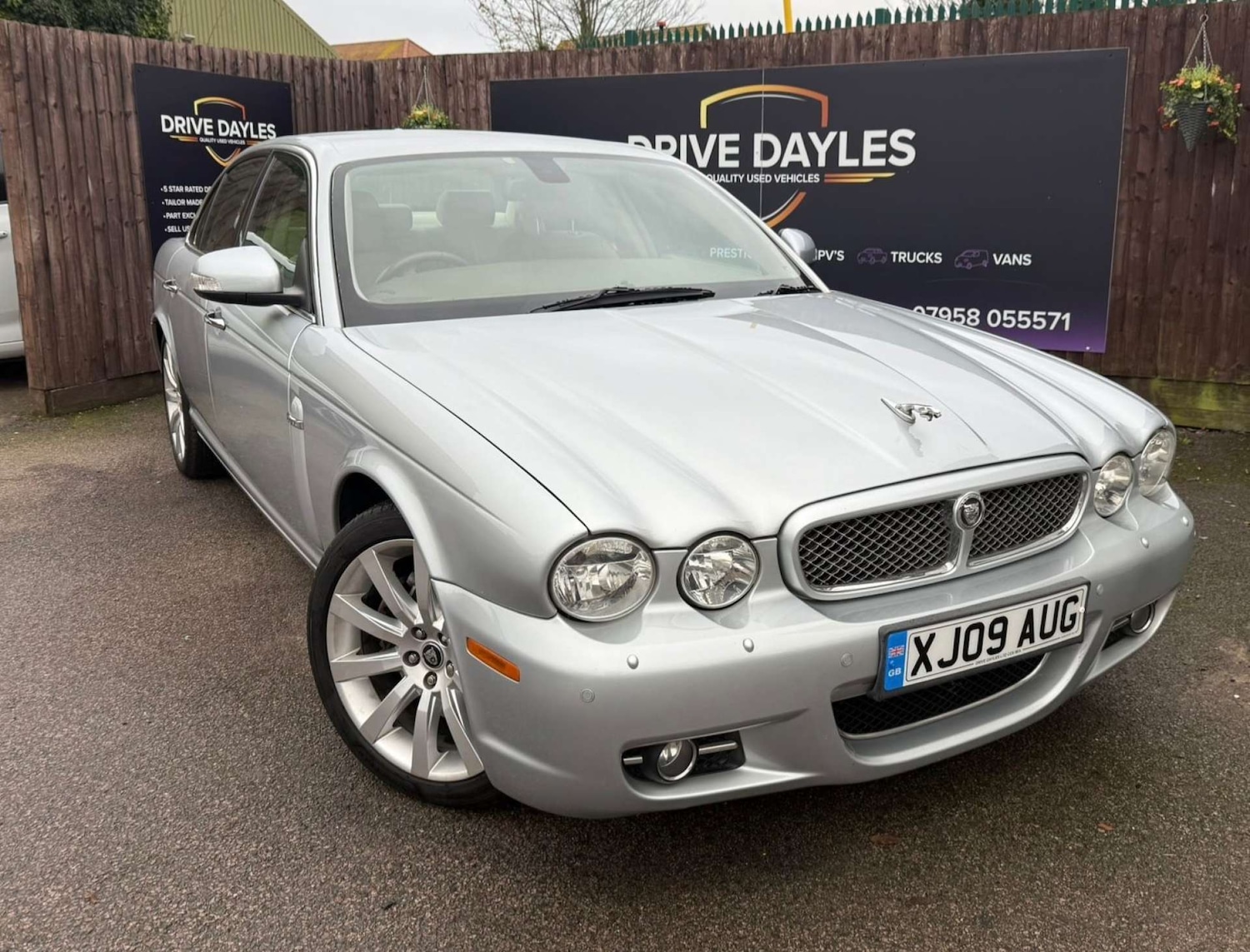 Used Jaguar XKR 2019 for sale - 78064296: Photo 5