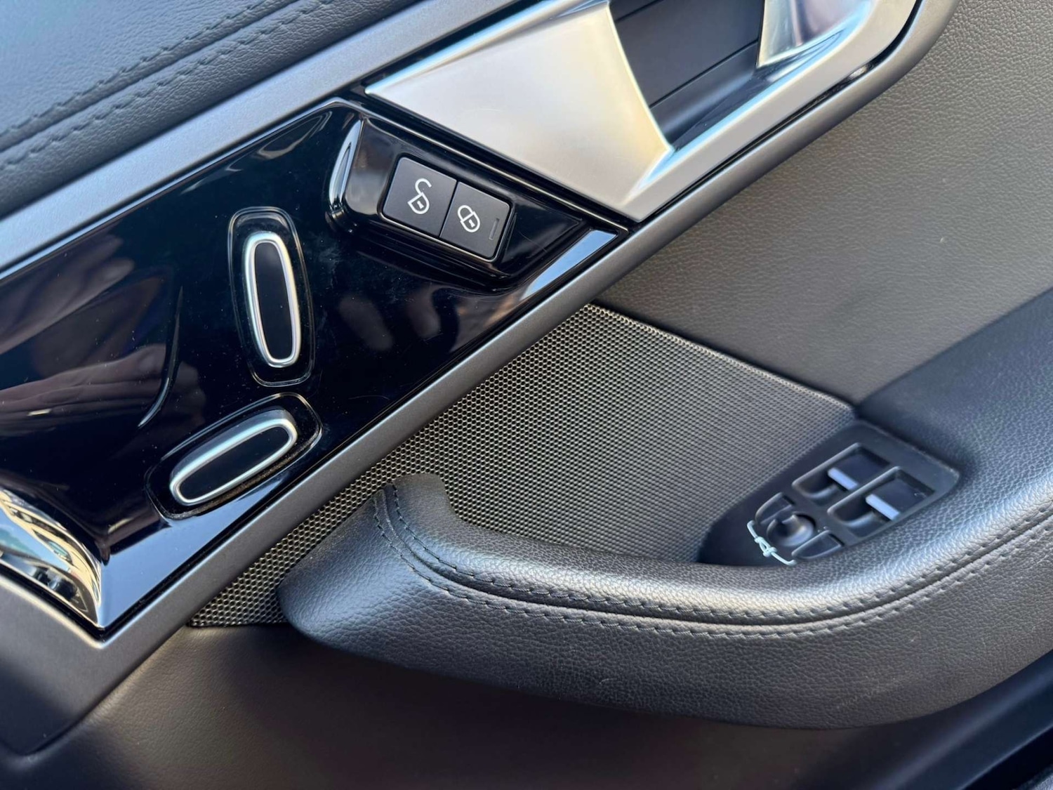 Used Jaguar F-Type 2016 for sale - 76709167: Photo 27