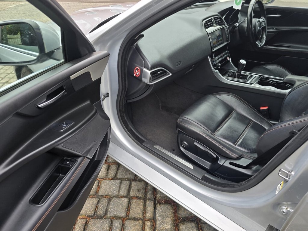 Used Jaguar XE 2015 for sale - 78044311: Photo 24