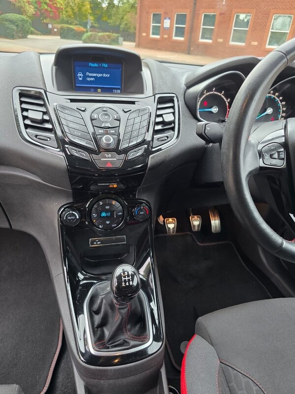 Used Ford Fiesta 2015 for sale - 76229000: Photo 18