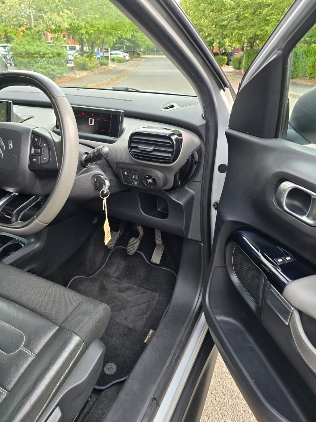 Vehicle 28