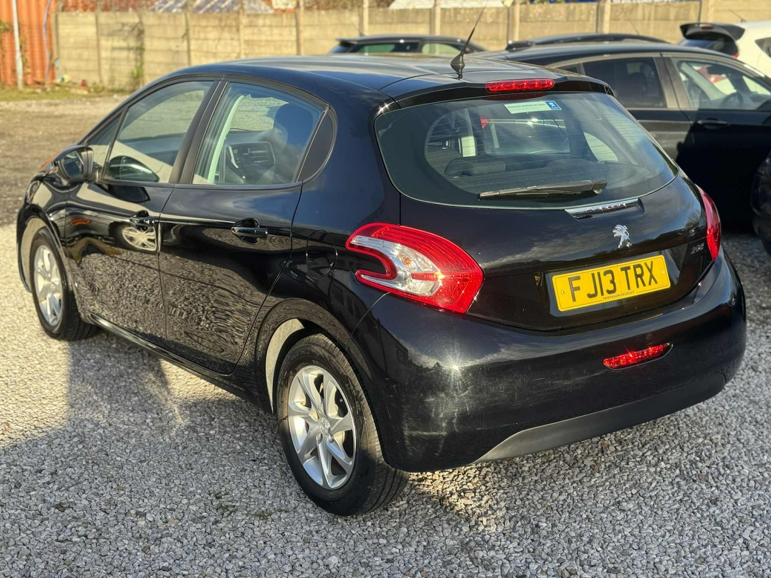 Used Peugeot 208 2013 for sale - 76387553: Photo 5