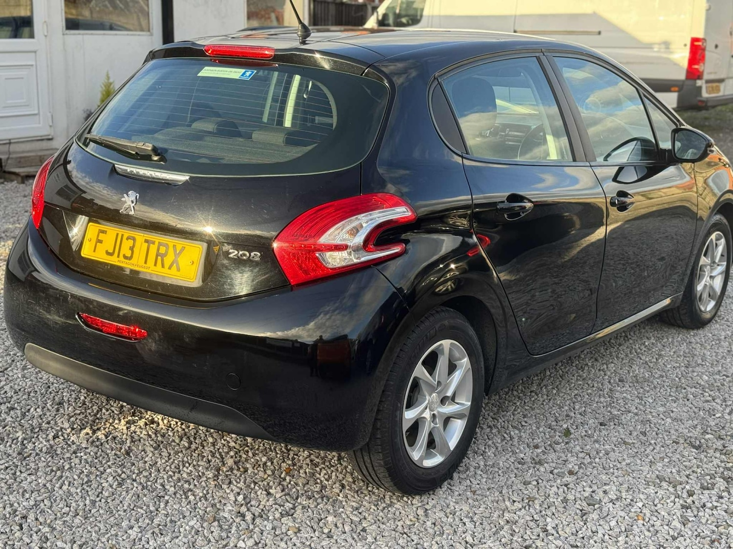 Used Peugeot 208 2013 for sale - 76387553: Photo 7