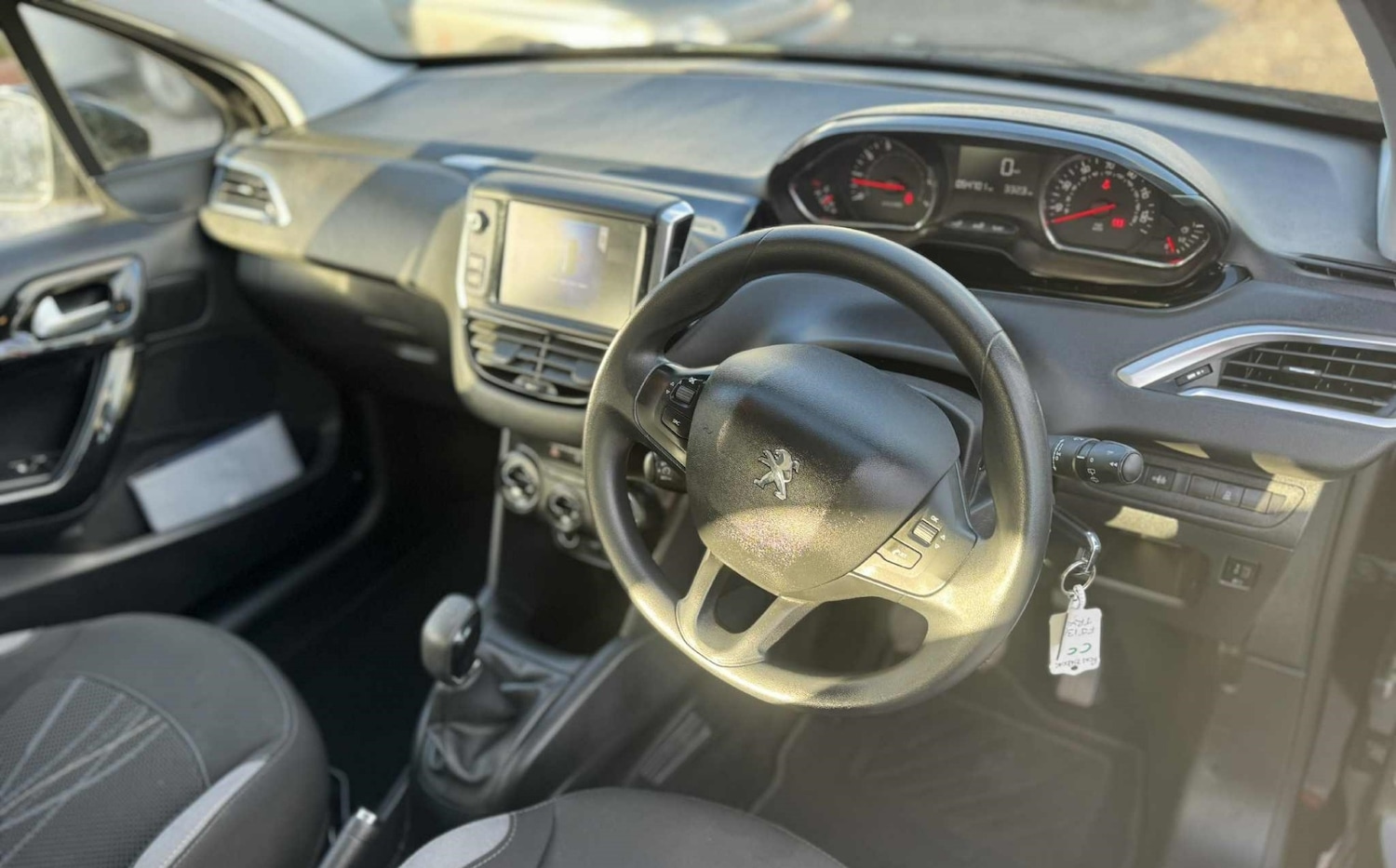 Used Peugeot 208 2013 for sale - 76387553: Photo 9