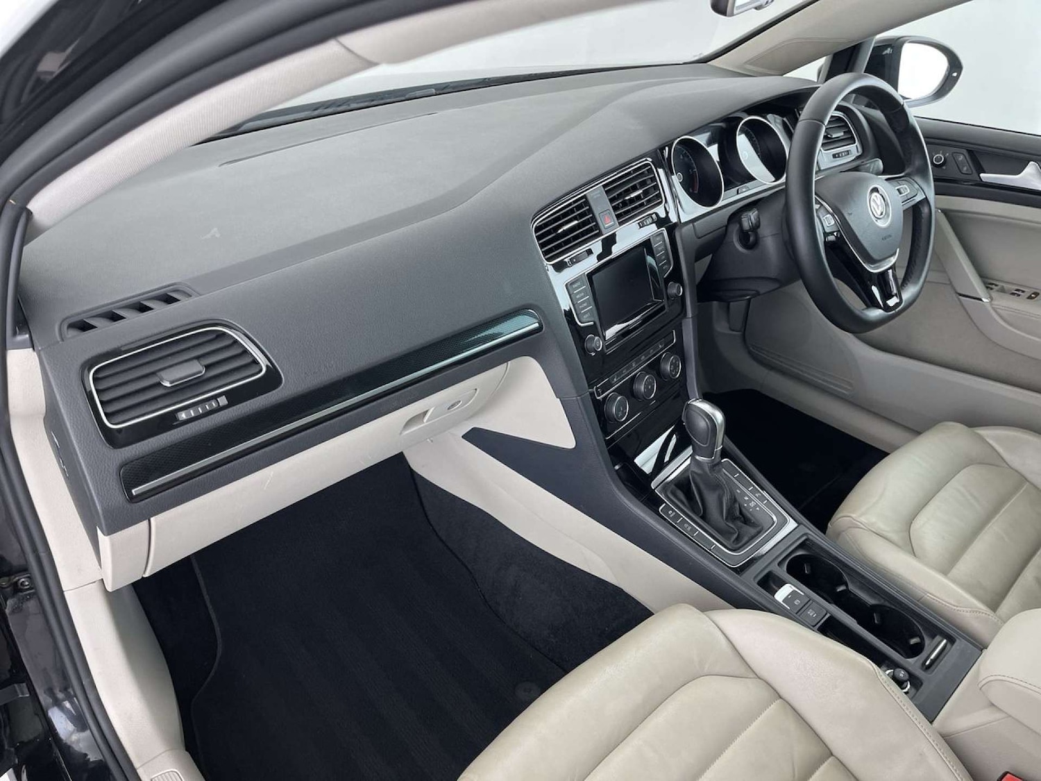 Used Volkswagen Golf 2015 for sale - 76602017: Photo 32