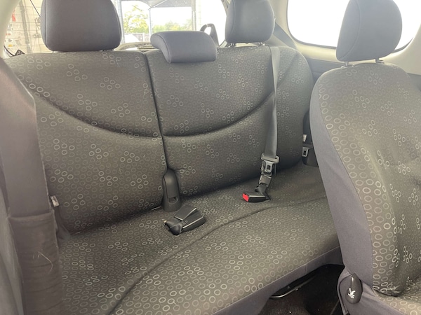 Used Toyota Yaris 2004 for sale - 76305792: Photo 8