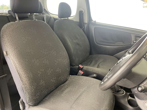 Used Toyota Yaris 2004 for sale - 76305792: Photo 9