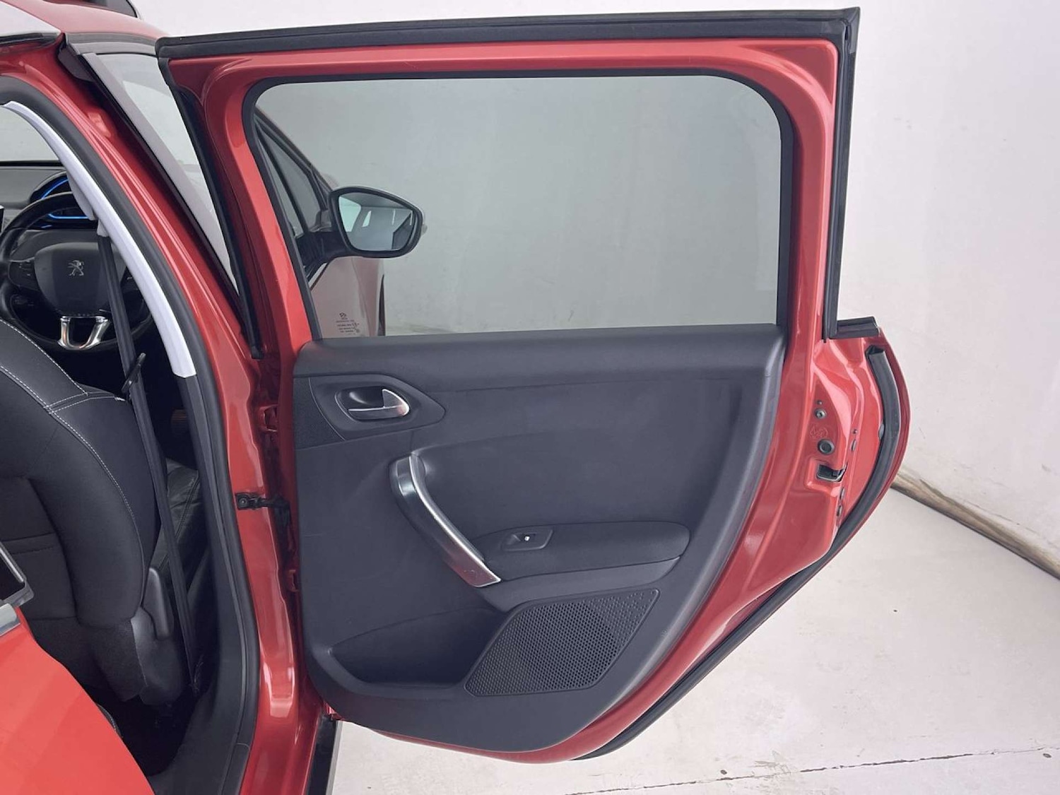 Used Peugeot 2008 2015 for sale - 76544317: Photo 30