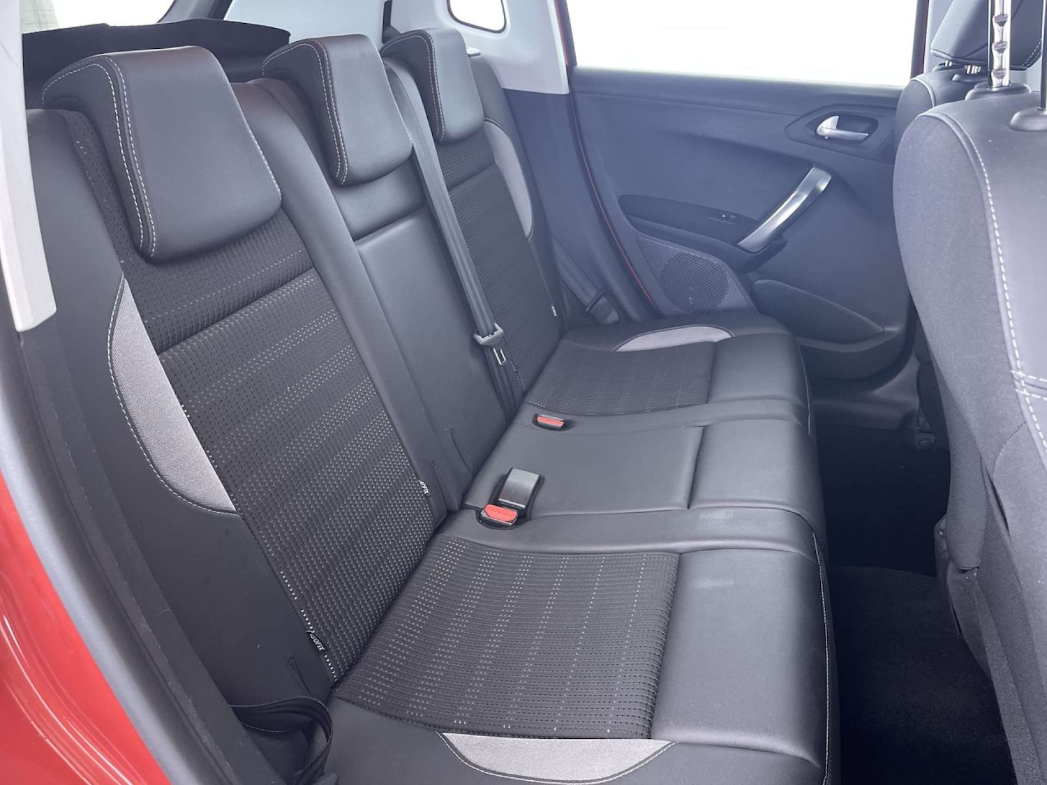 Used Peugeot 2008 2015 for sale - 76544317: Photo 9