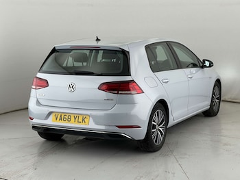 Used Volkswagen Golf 2019 for sale - 76481380: Photo