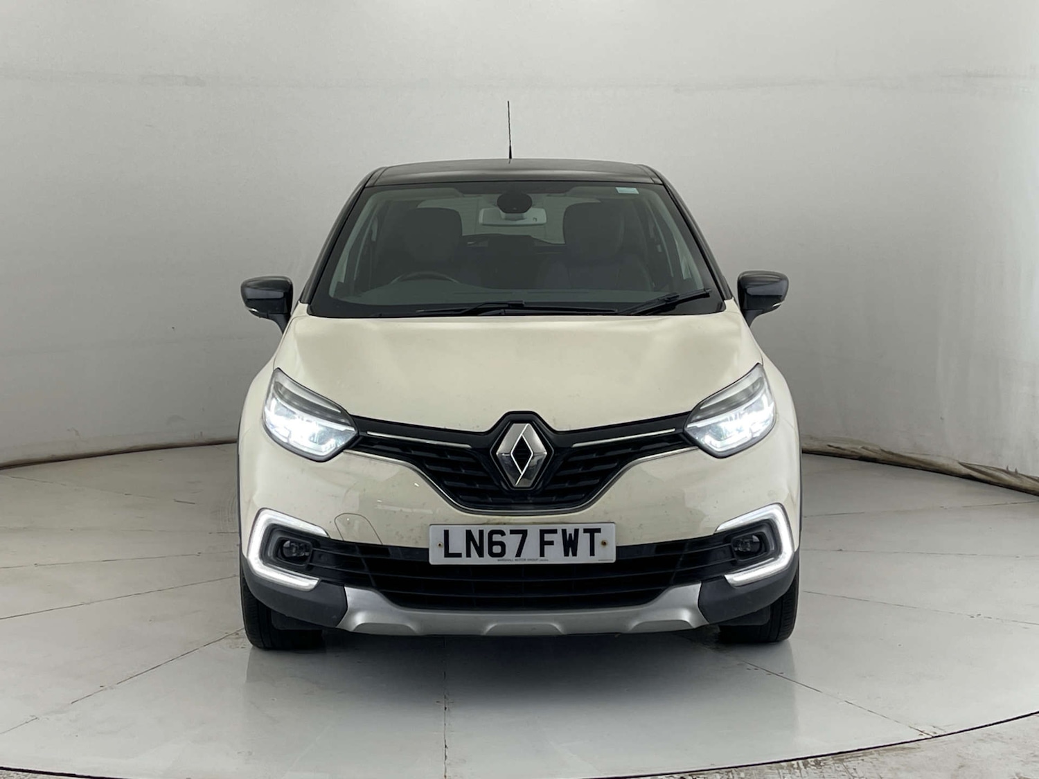 Used Renault Captur 2017 for sale - 77492533: Photo 2