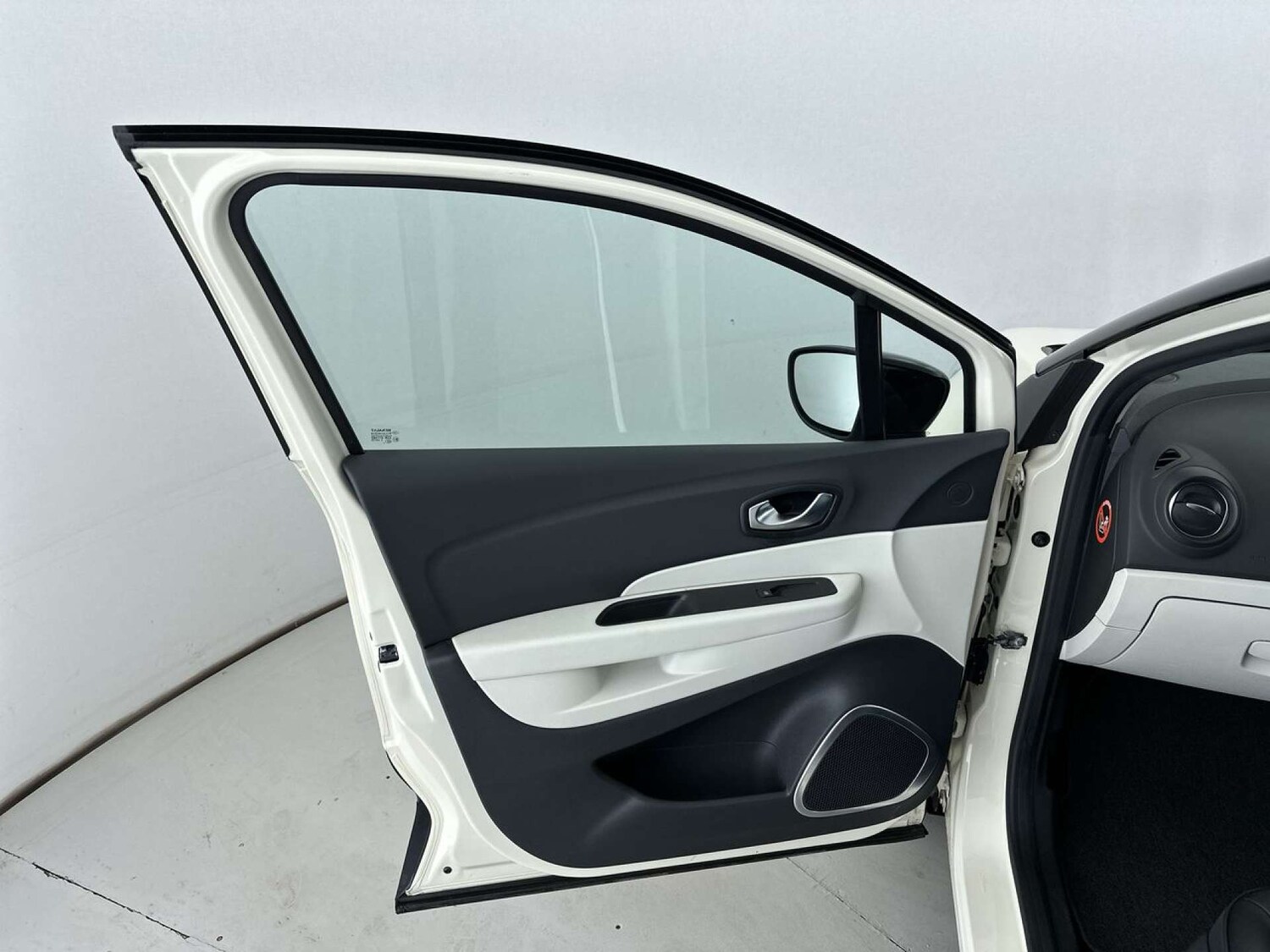 Used Renault Captur 2017 for sale - 77492533: Photo 27