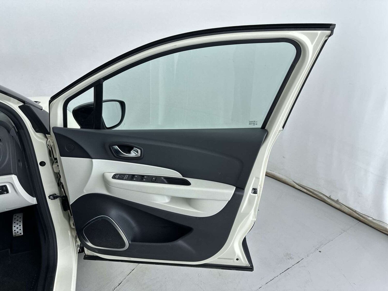 Used Renault Captur 2017 for sale - 77492533: Photo 29