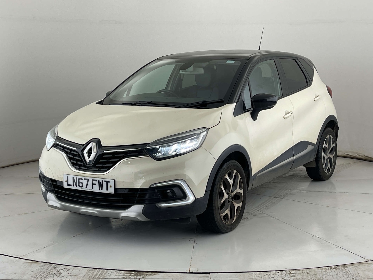 Used Renault Captur 2017 for sale - 77492533: Photo 3