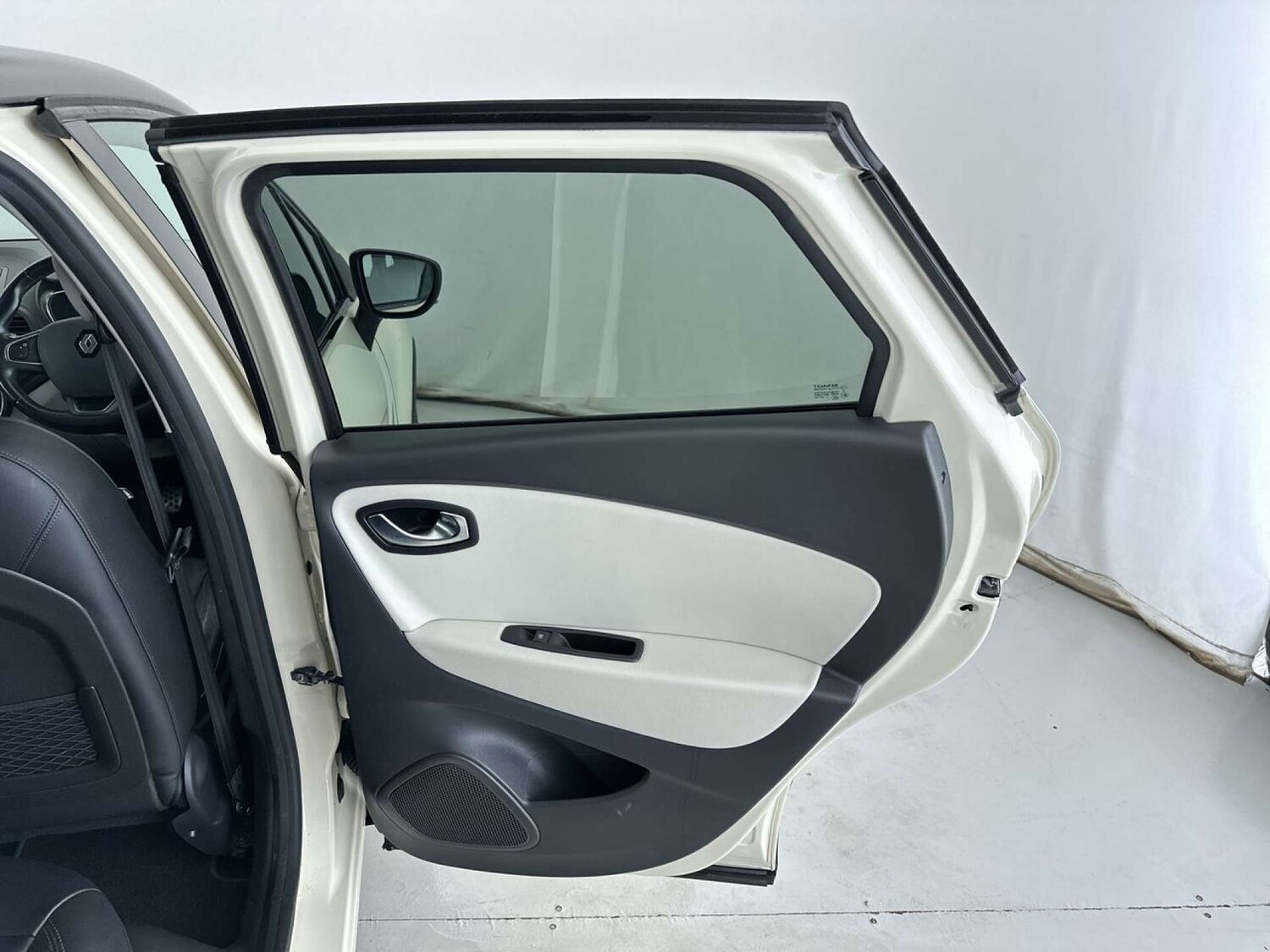 Used Renault Captur 2017 for sale - 77492533: Photo 30