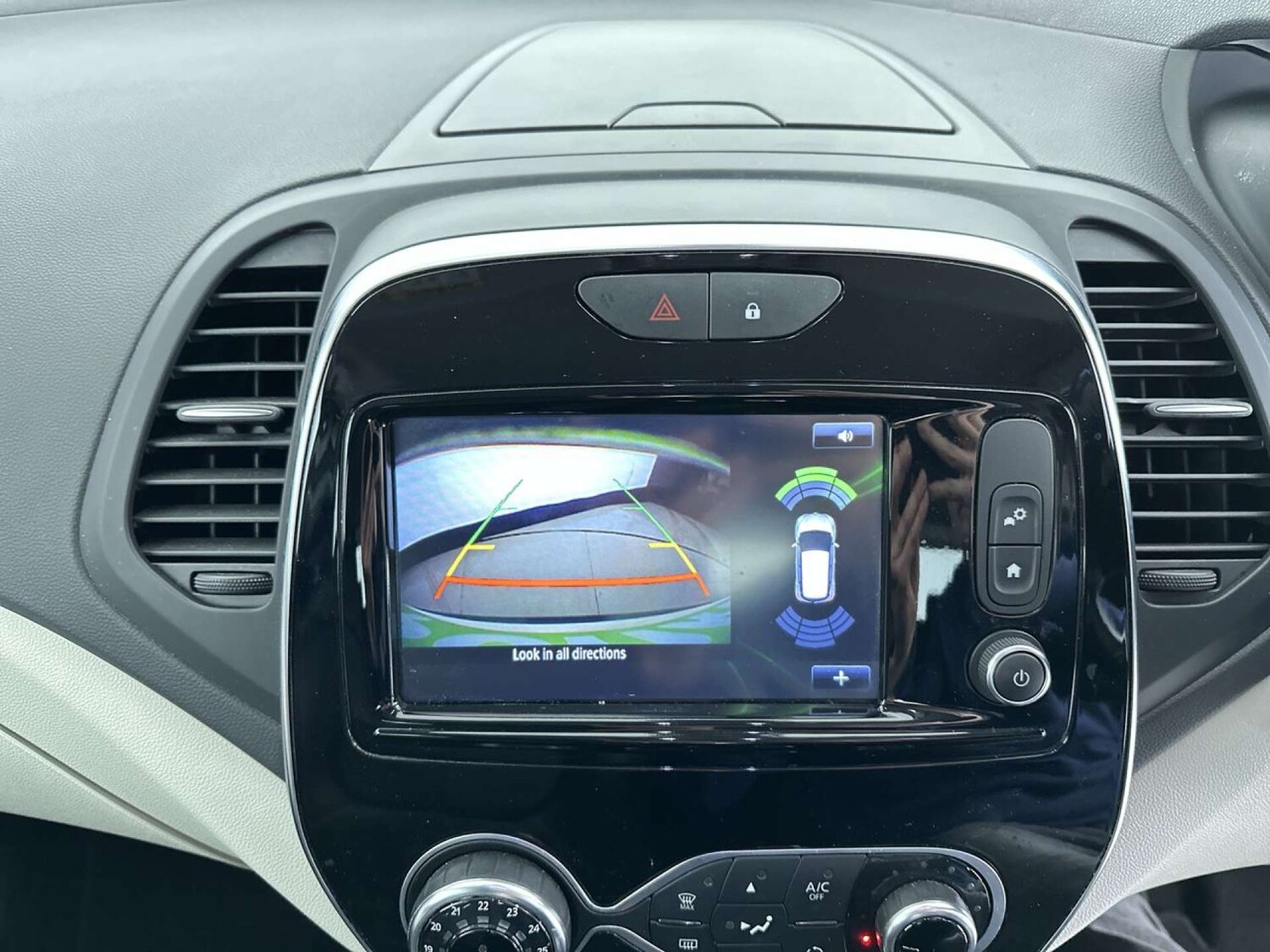 Used Renault Captur 2017 for sale - 77492533: Photo 43