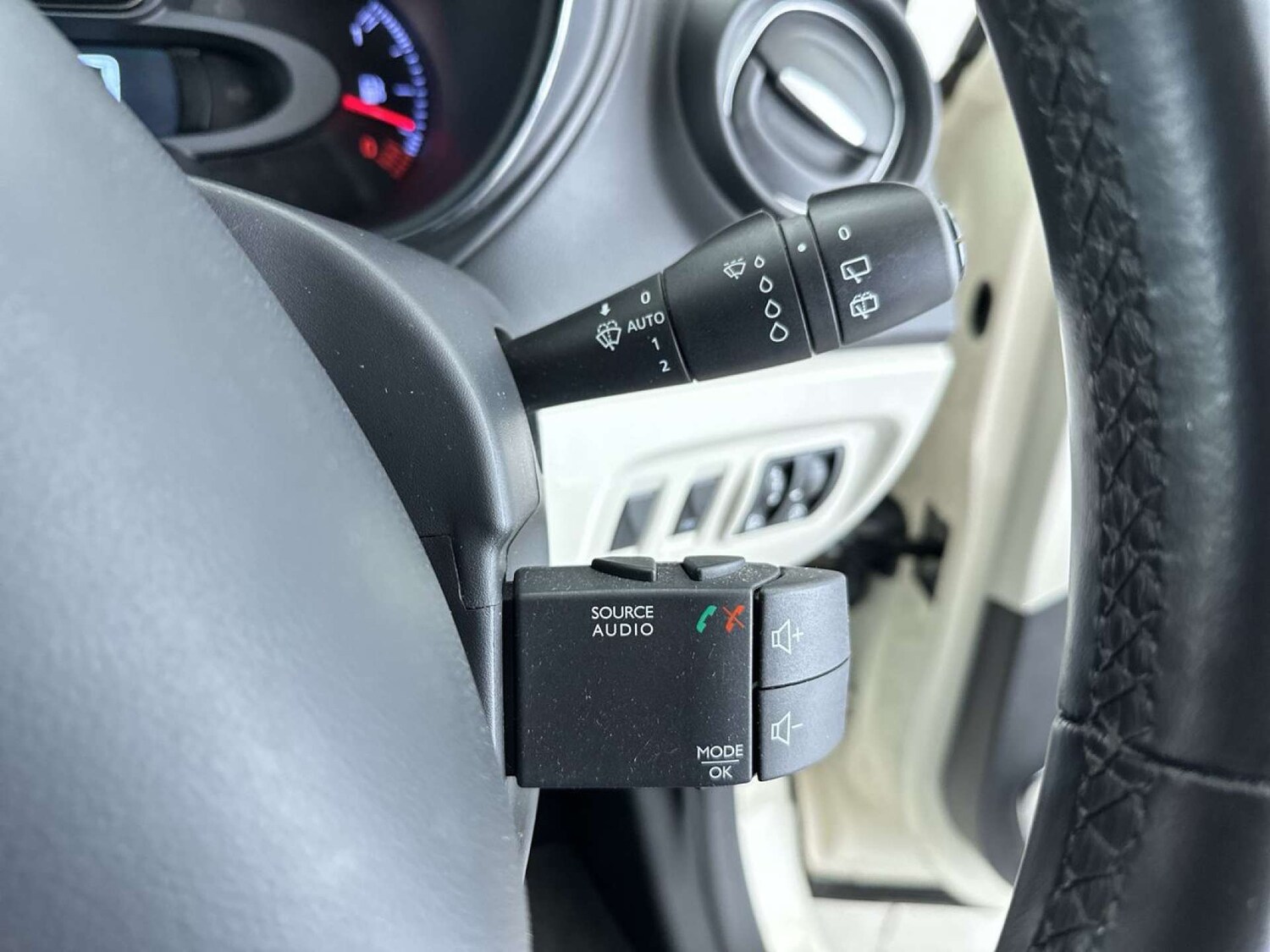 Used Renault Captur 2017 for sale - 77492533: Photo 56