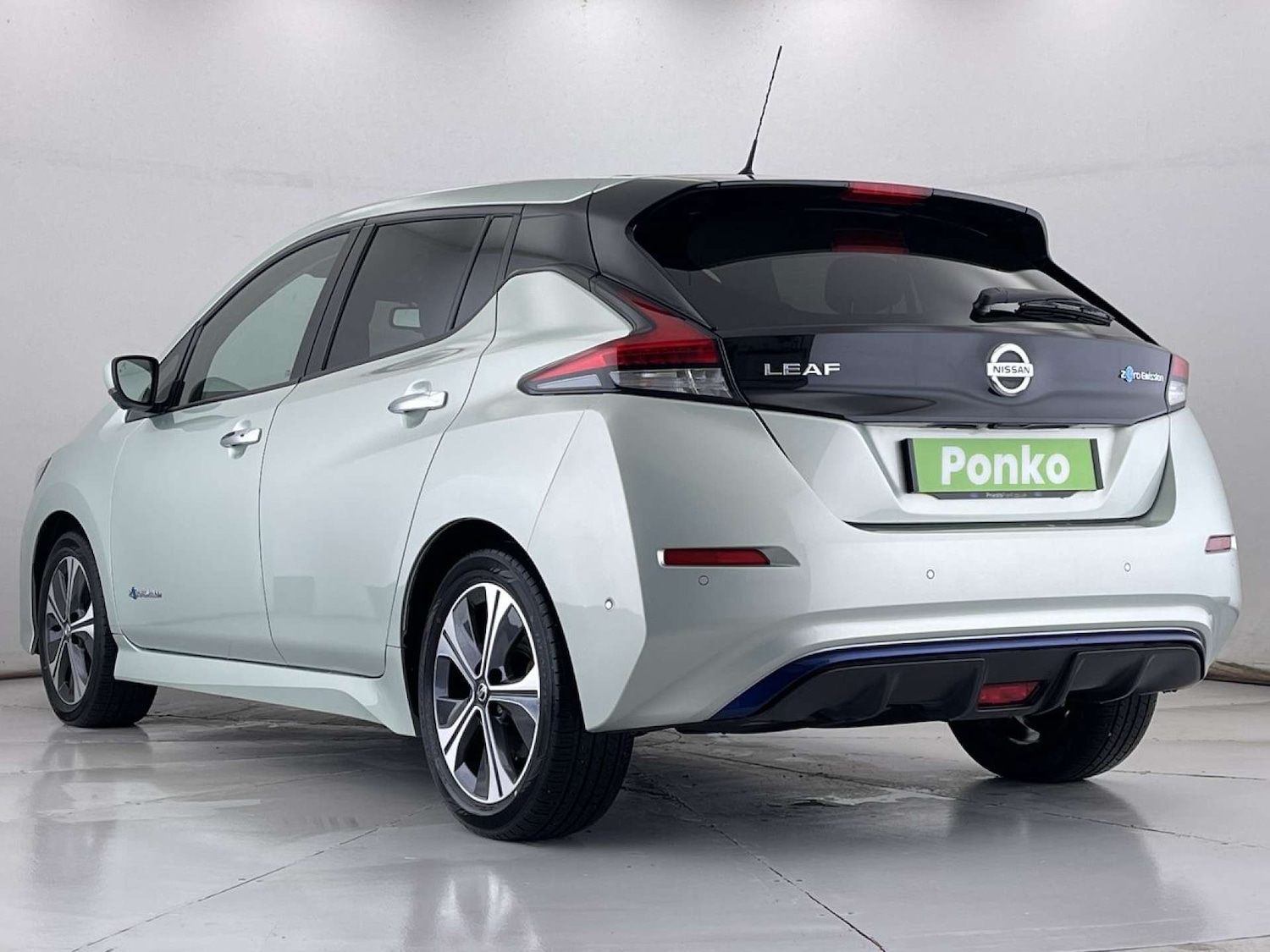 Used Nissan Leaf 2018 for sale - 76829970: Photo 3