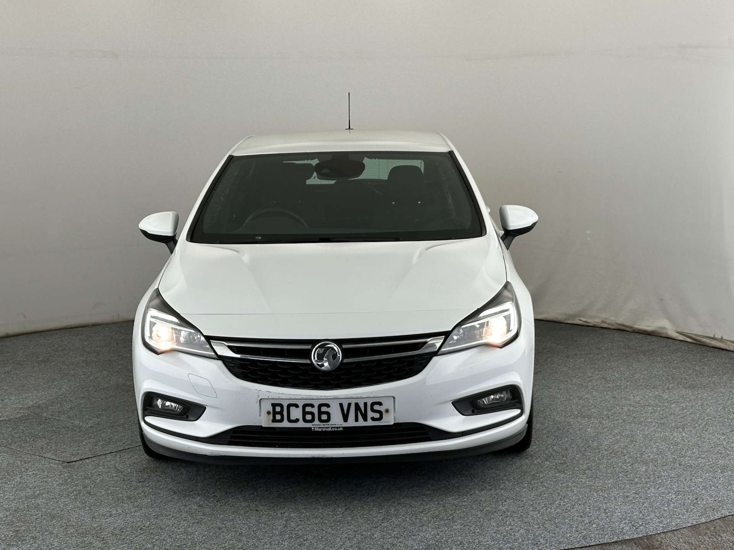 Used Vauxhall Astra 2017 for sale - 78201039: Photo 2