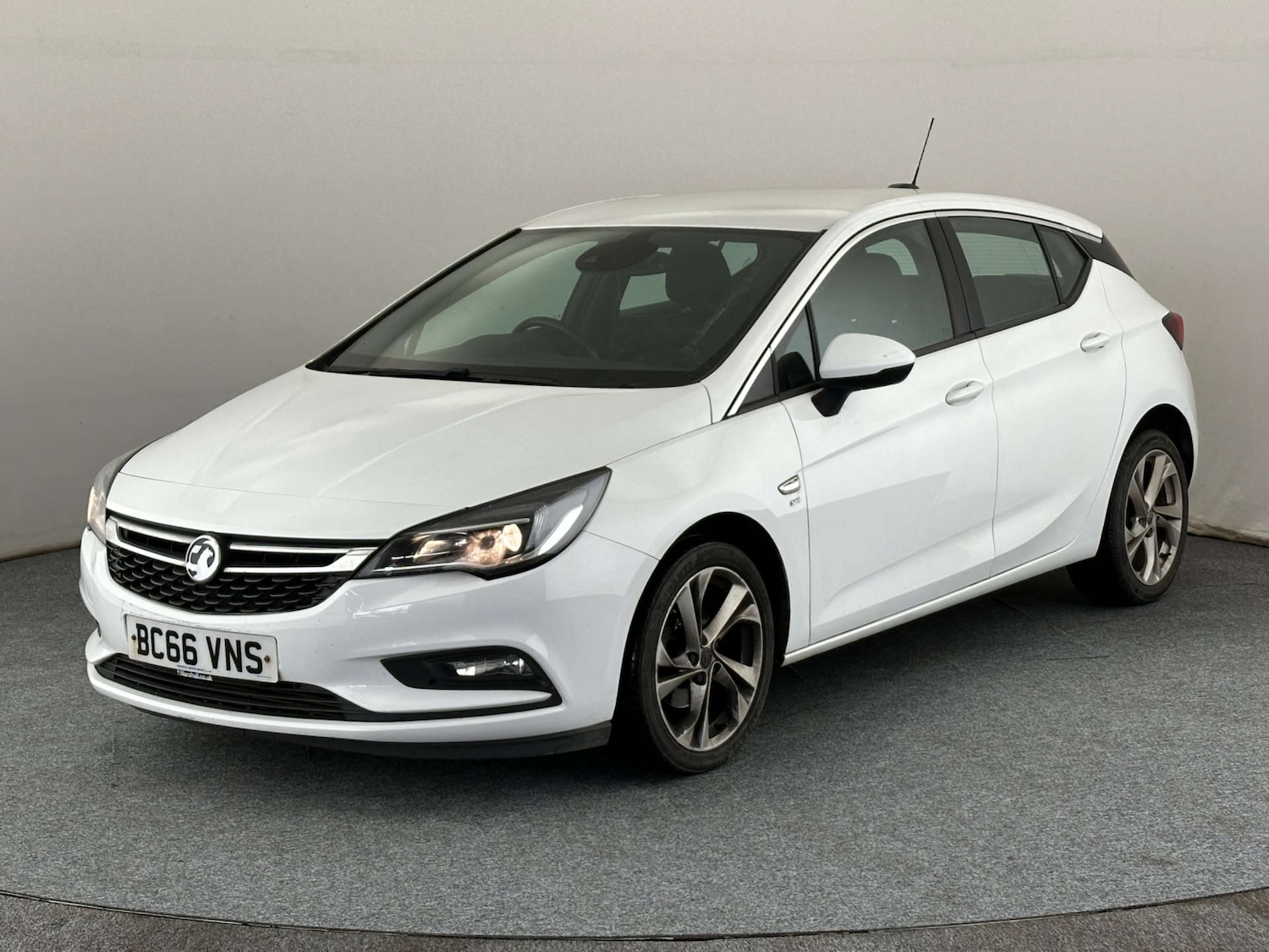 Used Vauxhall Astra 2017 for sale - 78201039: Photo 3