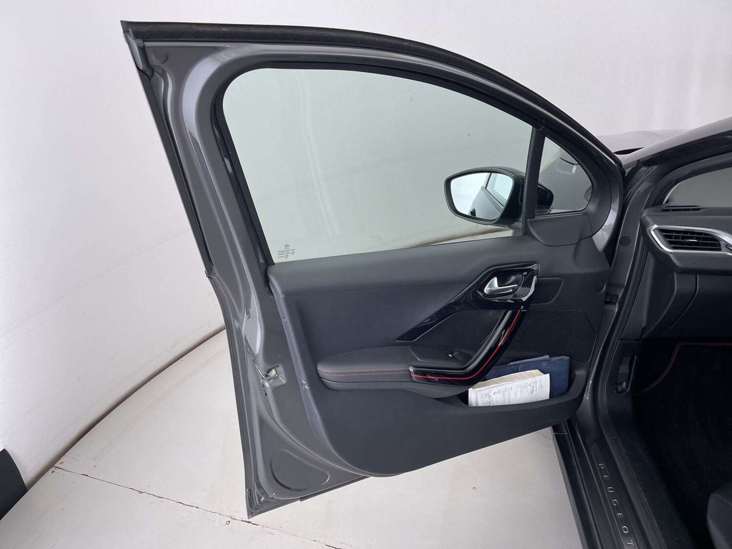 Used Peugeot 2008 2017 for sale - 76352652: Photo 27