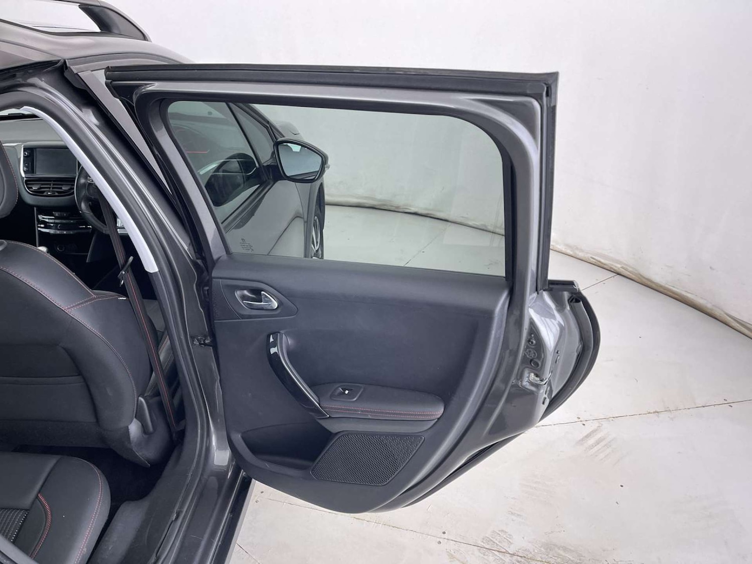 Used Peugeot 2008 2017 for sale - 76352652: Photo 30