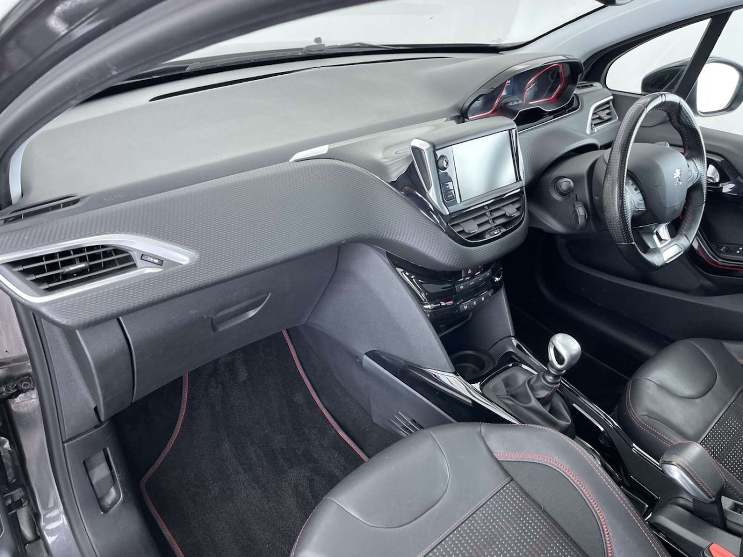 Used Peugeot 2008 2017 for sale - 76352652: Photo 32