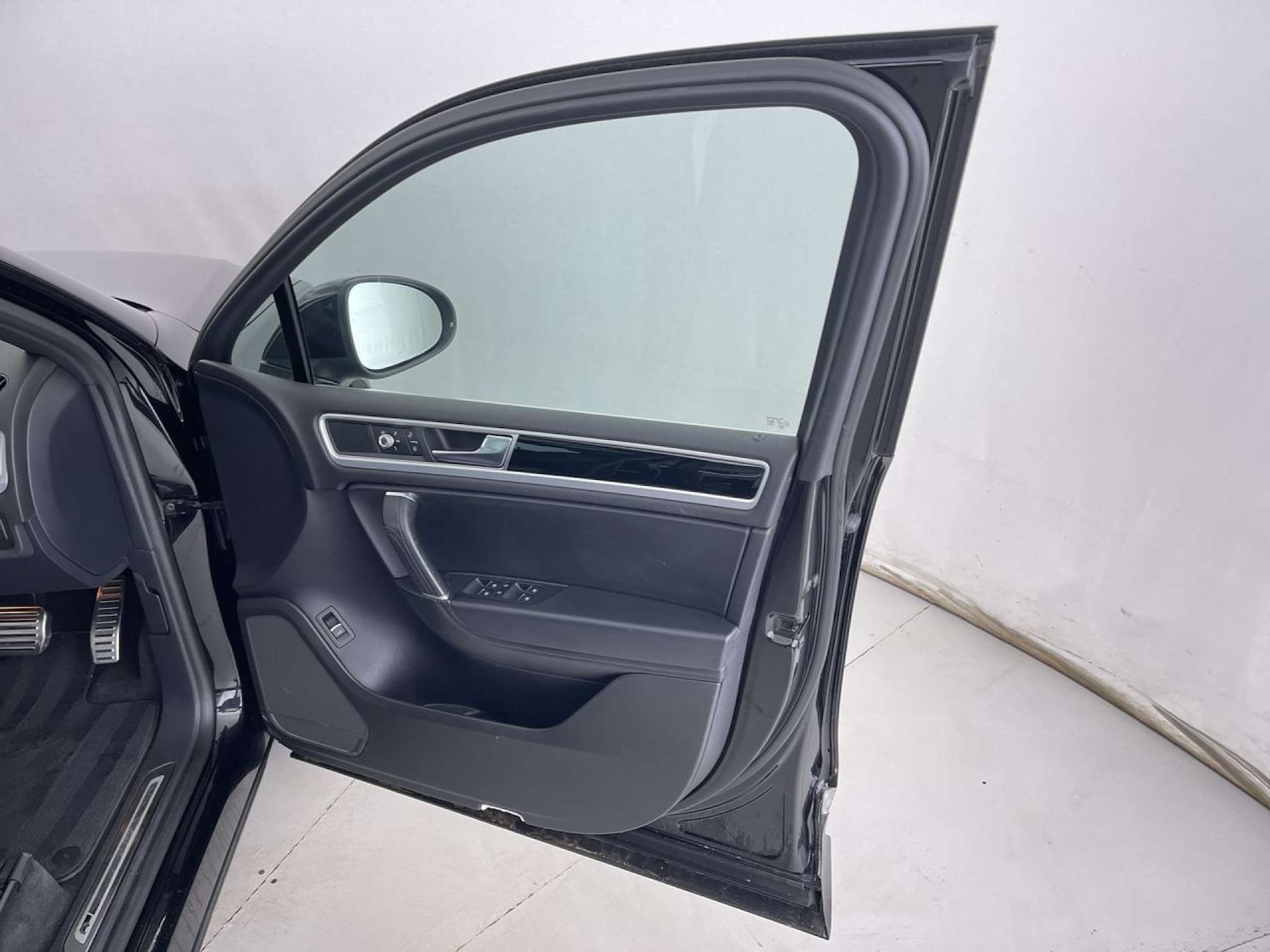 Used Volkswagen Touareg 2017 for sale - 76623847: Photo 29