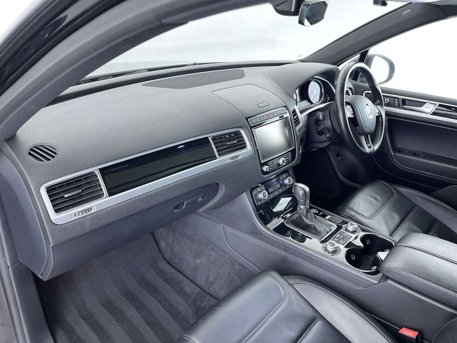 Used Volkswagen Touareg 2017 for sale - 76623847: Photo 32