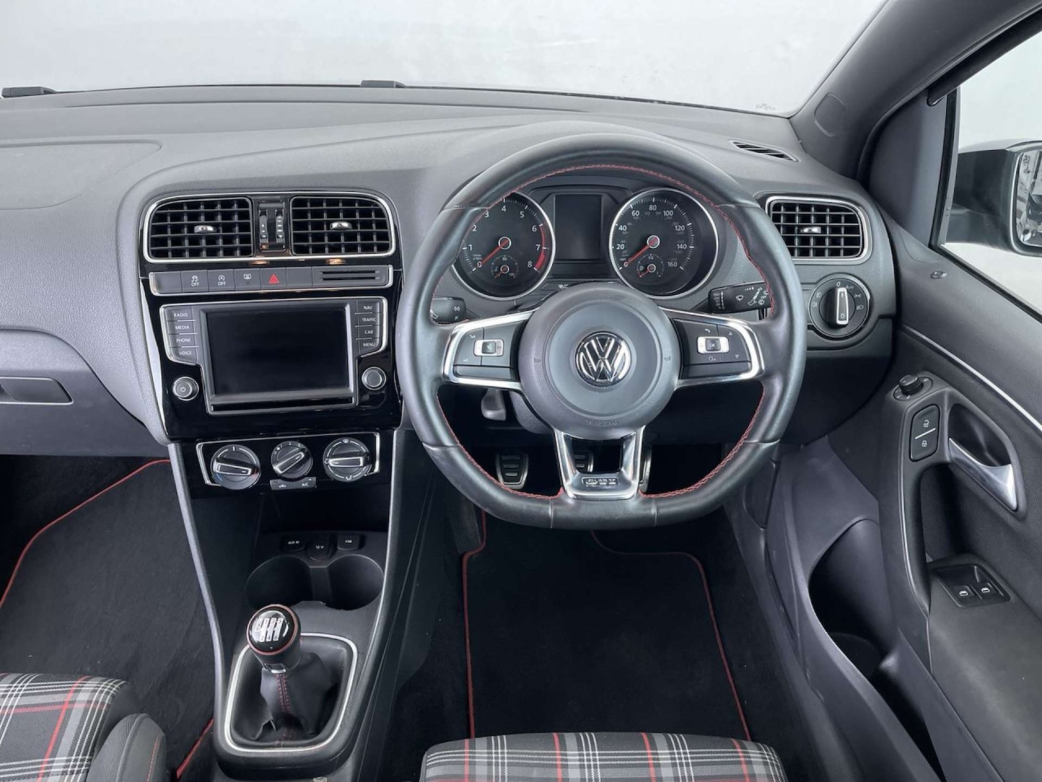 Used Volkswagen Polo 2015 for sale - 77221037: Photo 32