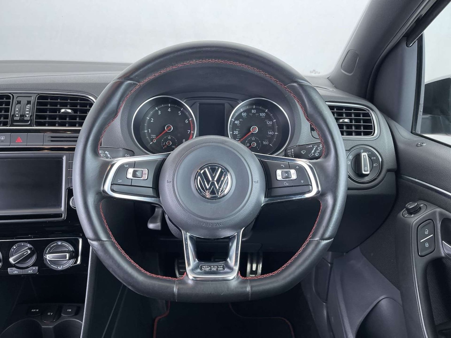 Used Volkswagen Polo 2015 for sale - 77221037: Photo 33